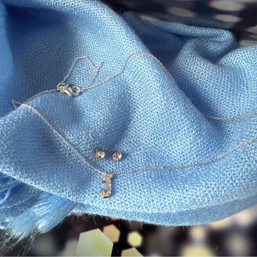 🛍️LC Lauren Conrad Silver Tone Necklace & Earrings Set • J Initial • NWOT - Picture 3 of 5